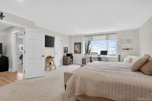 43100 12 Oaks Crescent Drive 2033, Novi, MI 48377