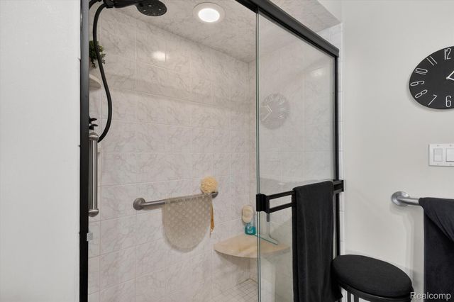 43100 12 Oaks Crescent Drive 2033, Novi, MI 48377