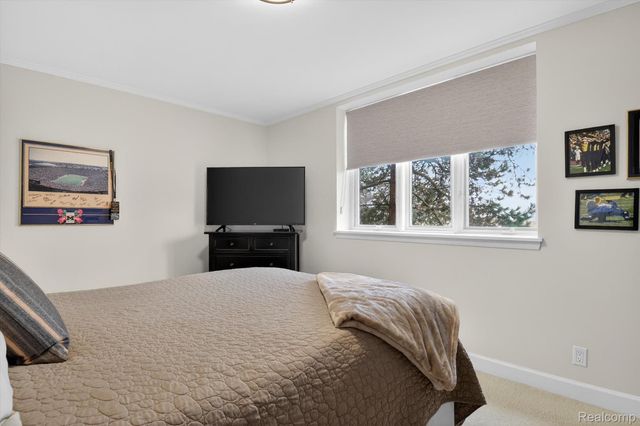 43100 12 Oaks Crescent Drive 2033, Novi, MI 48377