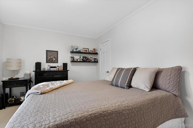 43100 12 Oaks Crescent Drive 2033, Novi, MI 48377