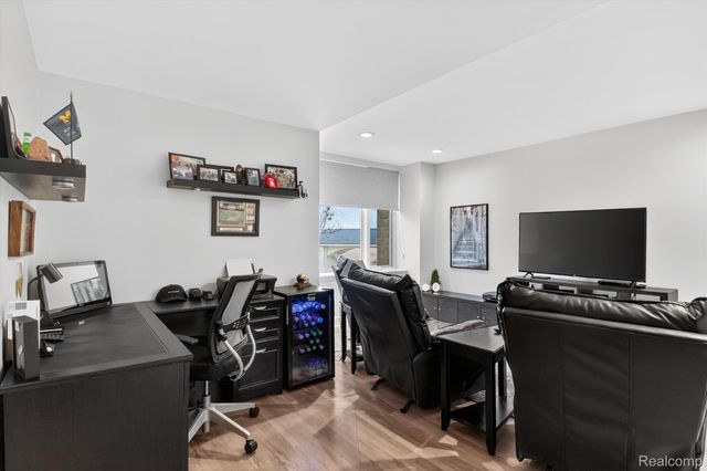 43100 12 Oaks Crescent Drive 2033, Novi, MI 48377