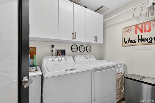 43100 12 Oaks Crescent Drive 2033, Novi, MI 48377