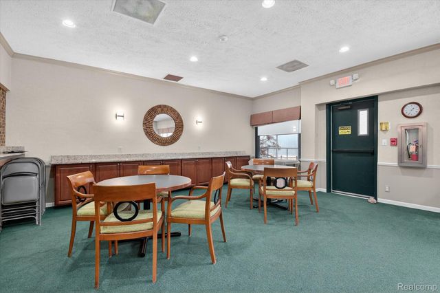 43100 12 Oaks Crescent Drive 2033, Novi, MI 48377