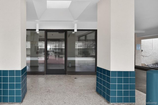 43100 12 Oaks Crescent Drive 2033, Novi, MI 48377