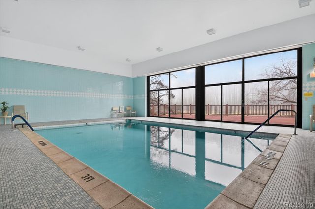 43100 12 Oaks Crescent Drive 2033, Novi, MI 48377