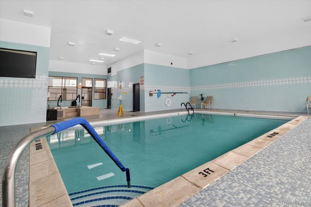 43100 12 Oaks Crescent Drive 2033, Novi, MI 48377