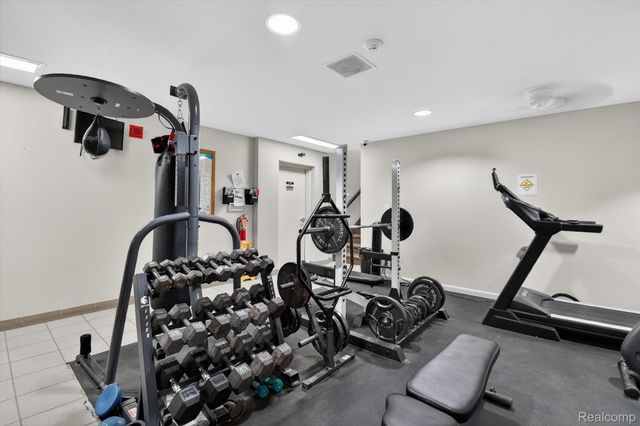 43100 12 Oaks Crescent Drive 2033, Novi, MI 48377