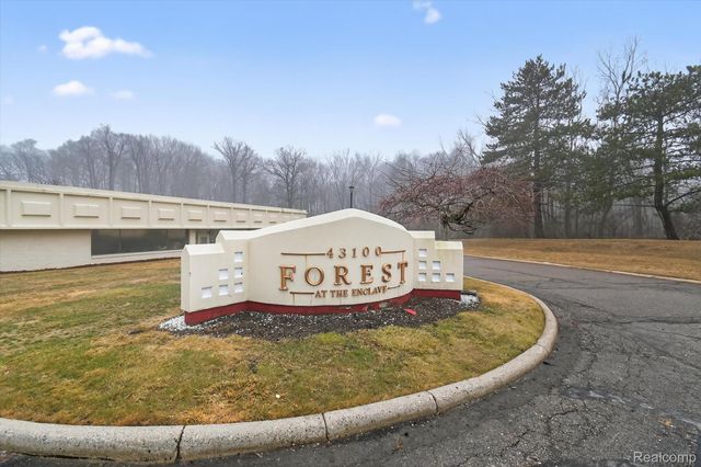 43100 12 Oaks Crescent Drive 2033, Novi, MI 48377