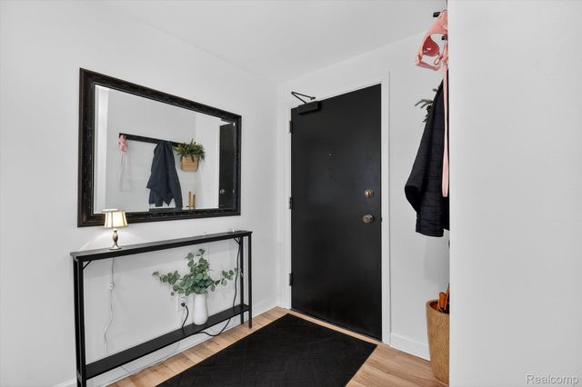 43100 12 Oaks Crescent Drive 2033, Novi, MI 48377