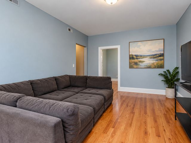 4400 W Jackson Boulevard, Chicago, IL 60624
