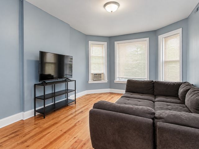 4400 W Jackson Boulevard, Chicago, IL 60624