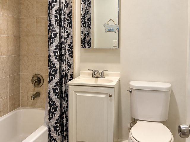 4400 W Jackson Boulevard, Chicago, IL 60624