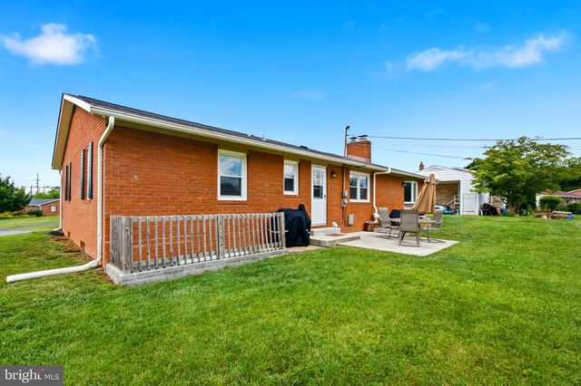 13905 N MEADOW RD, Hagerstown, MD 21742