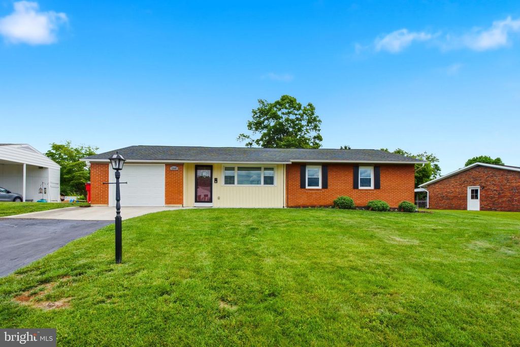 13905 N MEADOW RD, Hagerstown, MD 21742