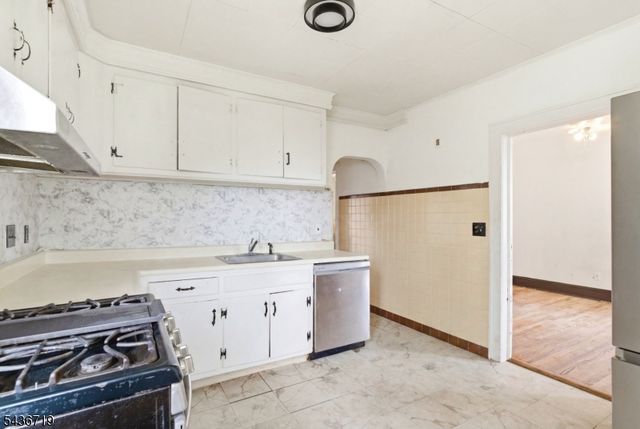 632 Grier Ave, Elizabeth City, NJ 07202