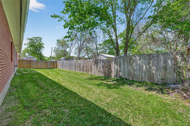 5905 Sawyer Drive, Pearland, TX 77581