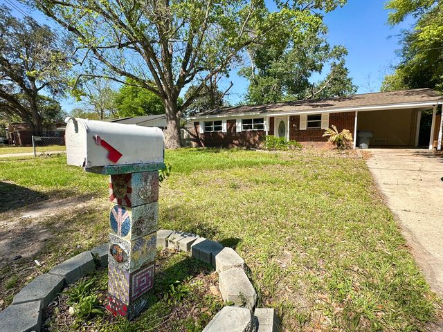 61 NW Silva Drive, Fort Walton Beach, FL 32548