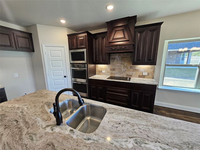 264 Redwood Circle, Trenton, TX 75490