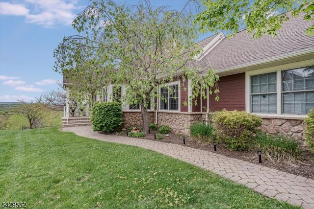 18 Kelburn Ct, Hardyston Twp., NJ 07419