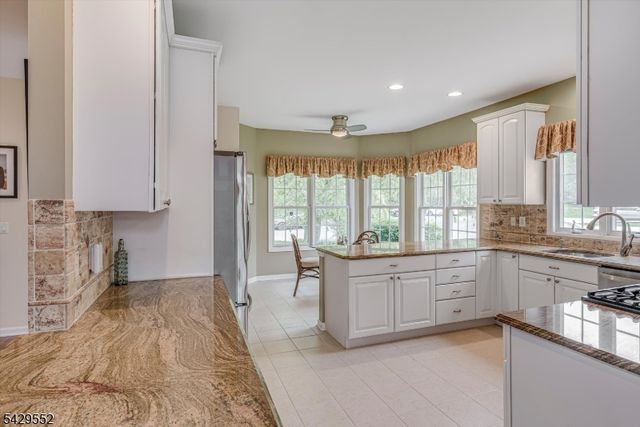 18 Kelburn Ct, Hardyston Twp., NJ 07419
