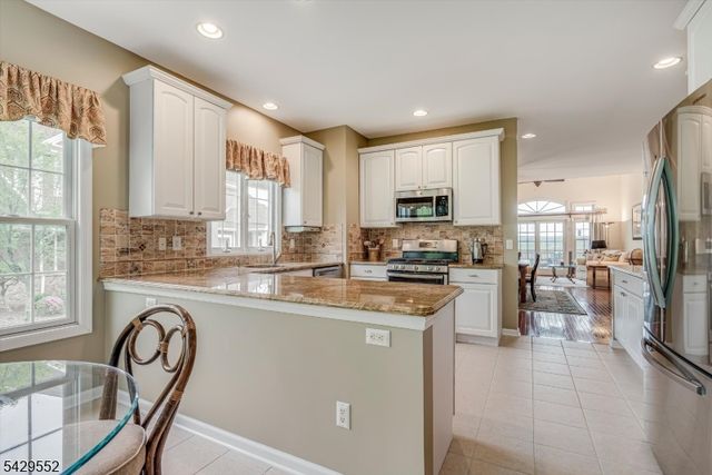 18 Kelburn Ct, Hardyston Twp., NJ 07419