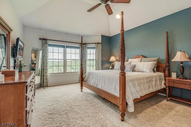 18 Kelburn Ct, Hardyston Twp., NJ 07419