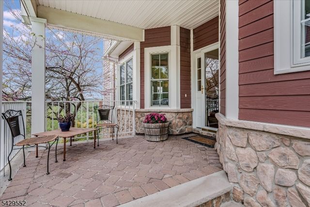 18 Kelburn Ct, Hardyston Twp., NJ 07419