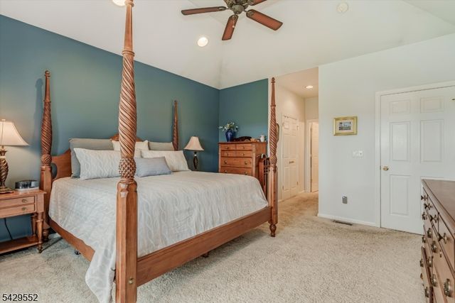 18 Kelburn Ct, Hardyston Twp., NJ 07419