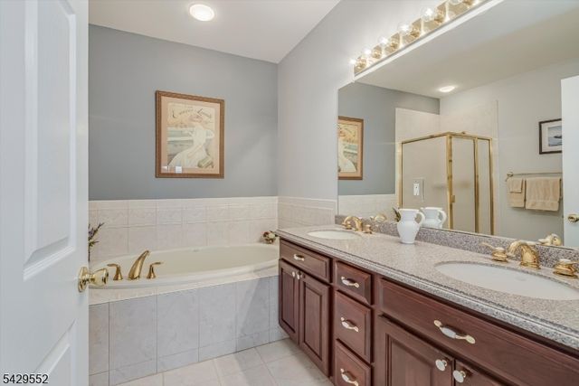 18 Kelburn Ct, Hardyston Twp., NJ 07419