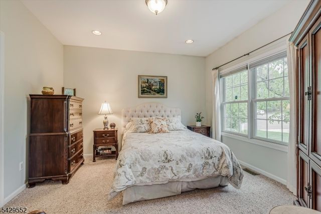18 Kelburn Ct, Hardyston Twp., NJ 07419