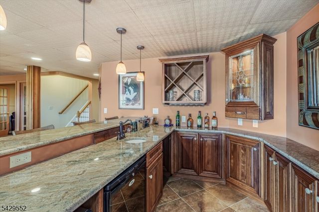 18 Kelburn Ct, Hardyston Twp., NJ 07419