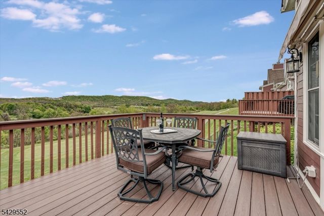 18 Kelburn Ct, Hardyston Twp., NJ 07419