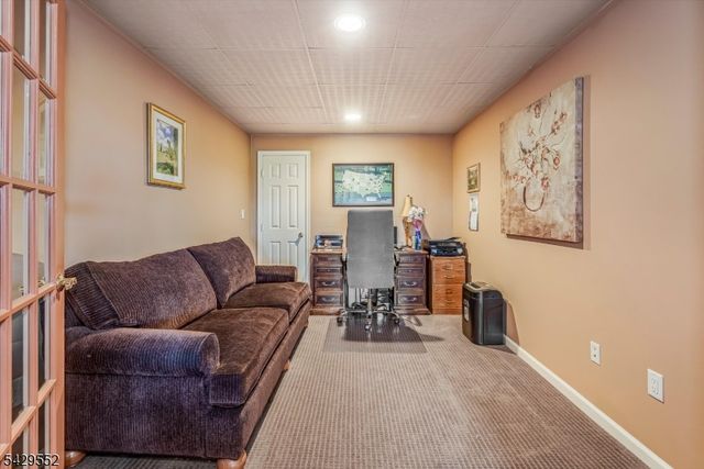 18 Kelburn Ct, Hardyston Twp., NJ 07419