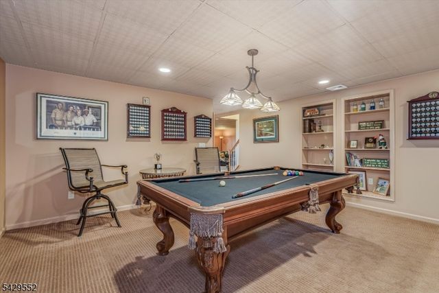 18 Kelburn Ct, Hardyston Twp., NJ 07419