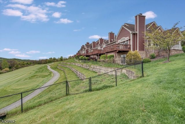 18 Kelburn Ct, Hardyston Twp., NJ 07419
