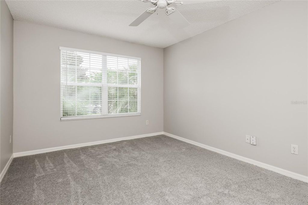 Image 12 of property listing at 952 TALAPIA LOOP, The Villages, FL 32162