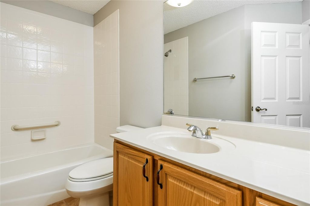 Image 13 of property listing at 952 TALAPIA LOOP, The Villages, FL 32162