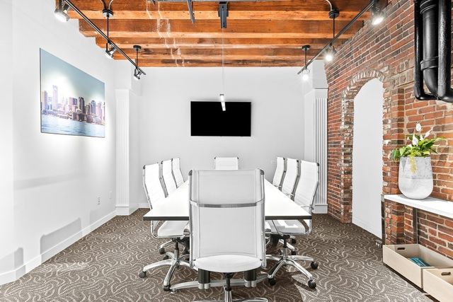 28 Atlantic Ave 222, Boston, MA 02109