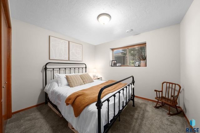 1005 Perry Ln Lane, Harrisburg, SD 57032