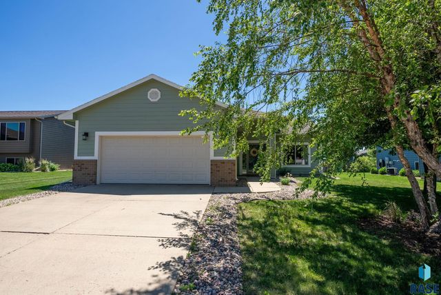 1005 Perry Ln Lane, Harrisburg, SD 57032