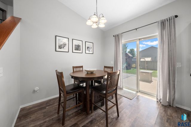 1005 Perry Ln Lane, Harrisburg, SD 57032