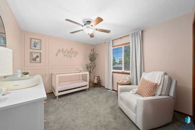 1005 Perry Ln Lane, Harrisburg, SD 57032