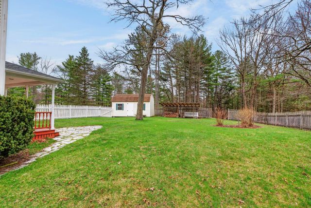 2 Windsor Drive, Litchfield, NH 03052