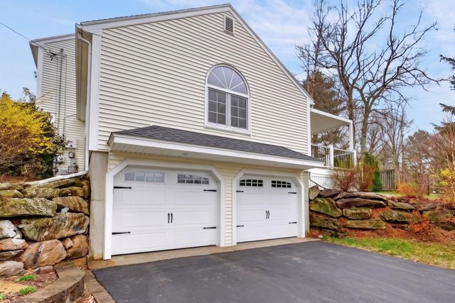 2 Windsor Drive, Litchfield, NH 03052