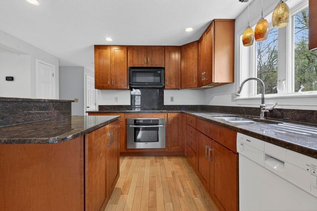 2 Windsor Drive, Litchfield, NH 03052