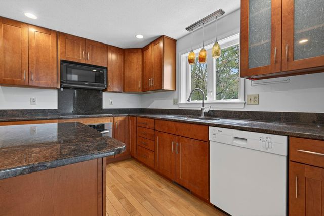 2 Windsor Drive, Litchfield, NH 03052
