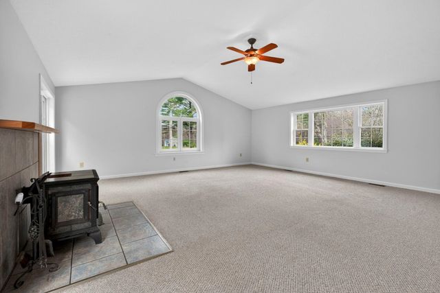 2 Windsor Drive, Litchfield, NH 03052