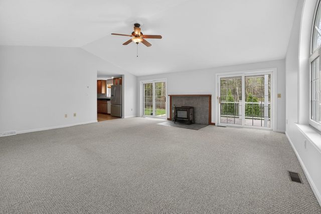 2 Windsor Drive, Litchfield, NH 03052