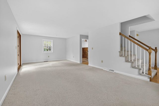 2 Windsor Drive, Litchfield, NH 03052