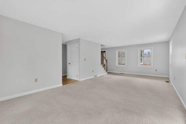 2 Windsor Drive, Litchfield, NH 03052